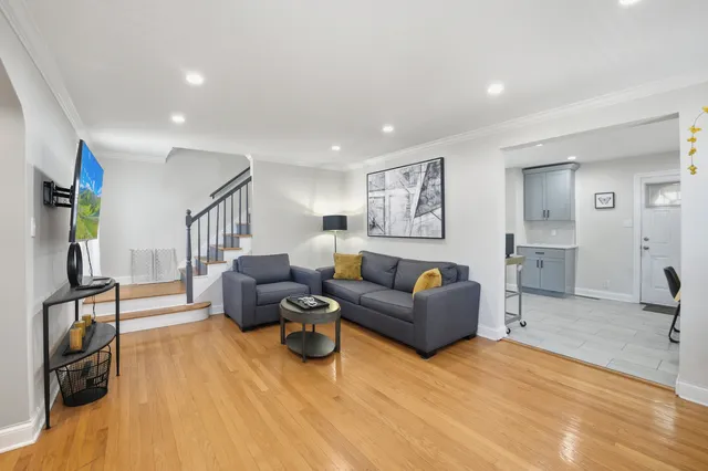 $260,000 | 3043 96th Place, Evergreen Park, IL 60805