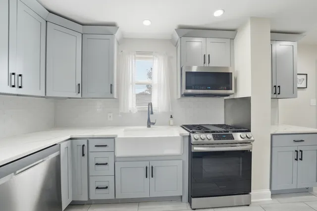 $260,000 | 3043 96th Place, Evergreen Park, IL 60805