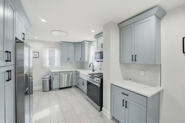 $260,000 | 3043 96th Place, Evergreen Park, IL 60805