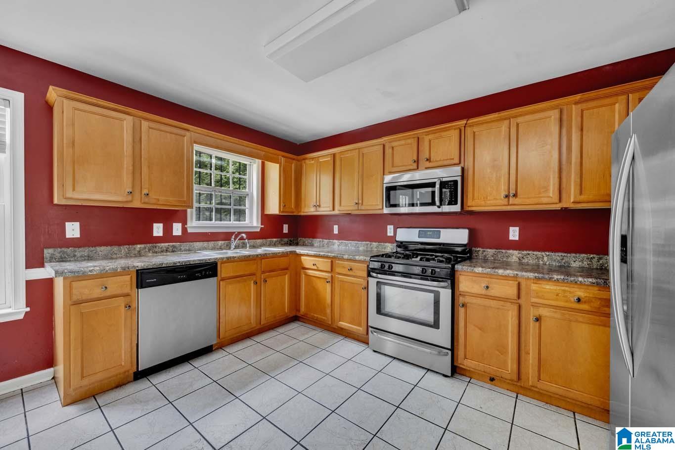 1828 Hillcrest Road Northeast Birmingham, AL 35215 - Photo 5 of 37
