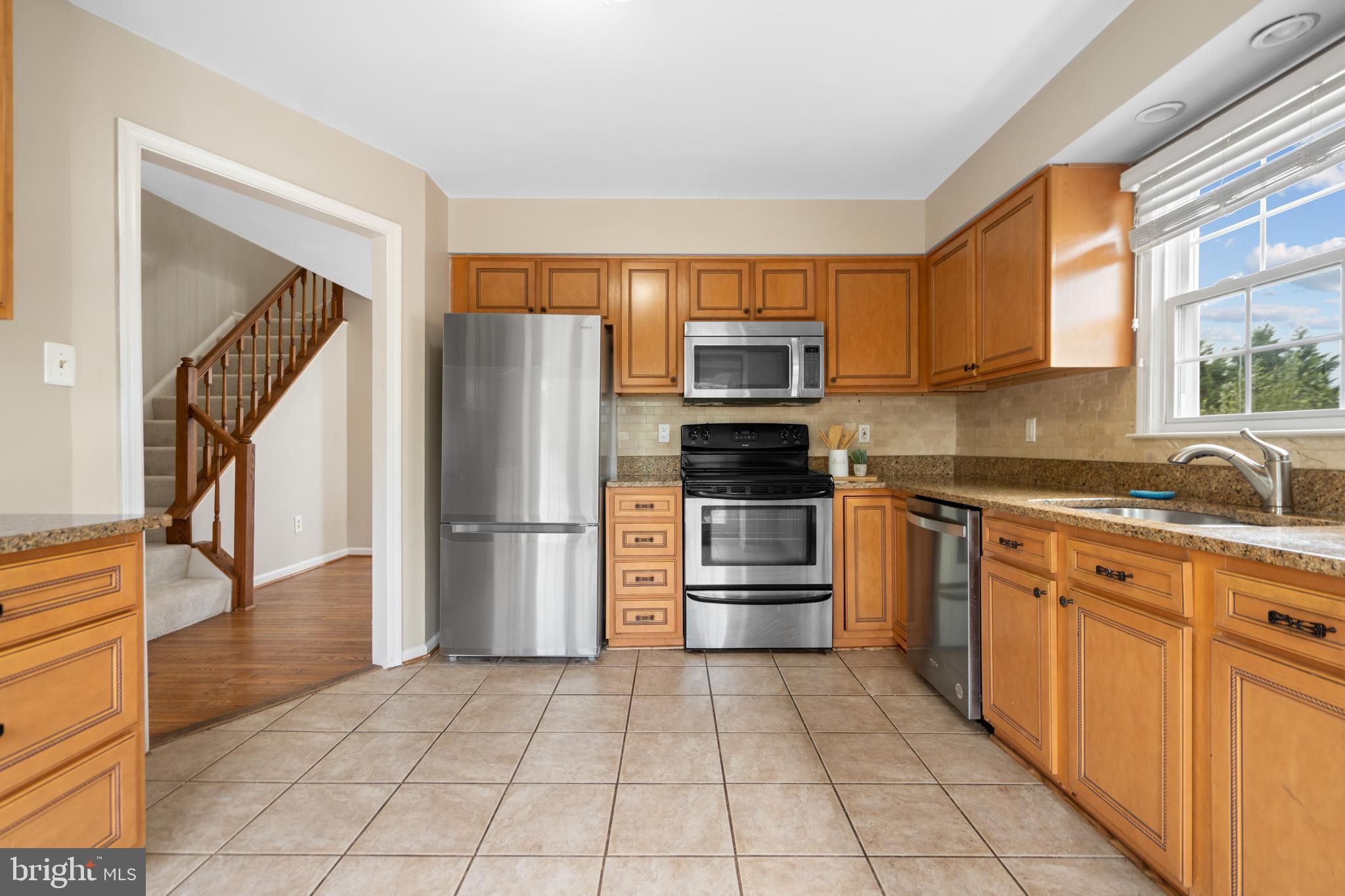 46828 Rabbitrun Terrace Sterling, VA 20164 - Photo 9 of 36 Gallery Image 9