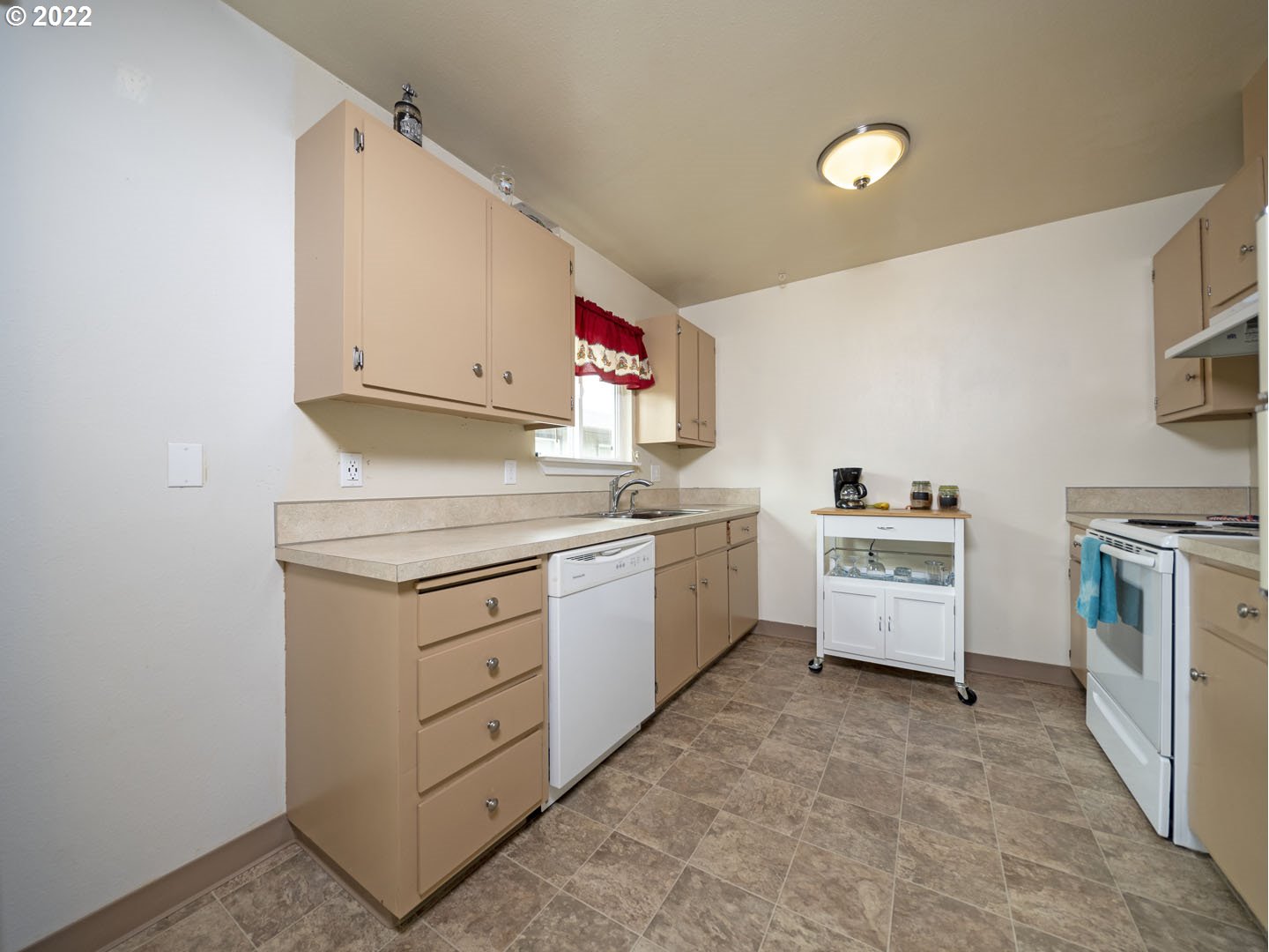 2142 Rhodora Street Forest Grove, OR 97116 - Photo 6 of 17 Gallery Image 6