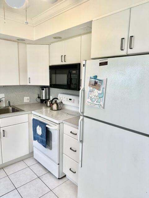 1 Suffolk A Boca Raton, FL 33434 - Photo 4 of 38 Kitchen