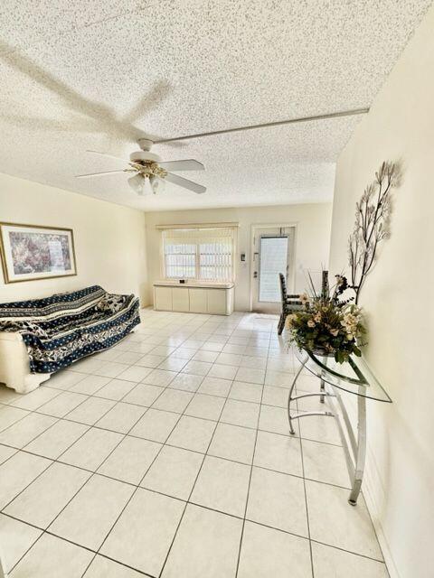 1 Suffolk A Boca Raton, FL 33434 - Photo 8 of 38 Living Room