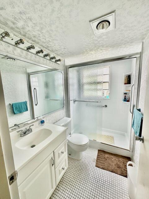 1 Suffolk A Boca Raton, FL 33434 - Photo 10 of 38 Main Bathroom w/Shower