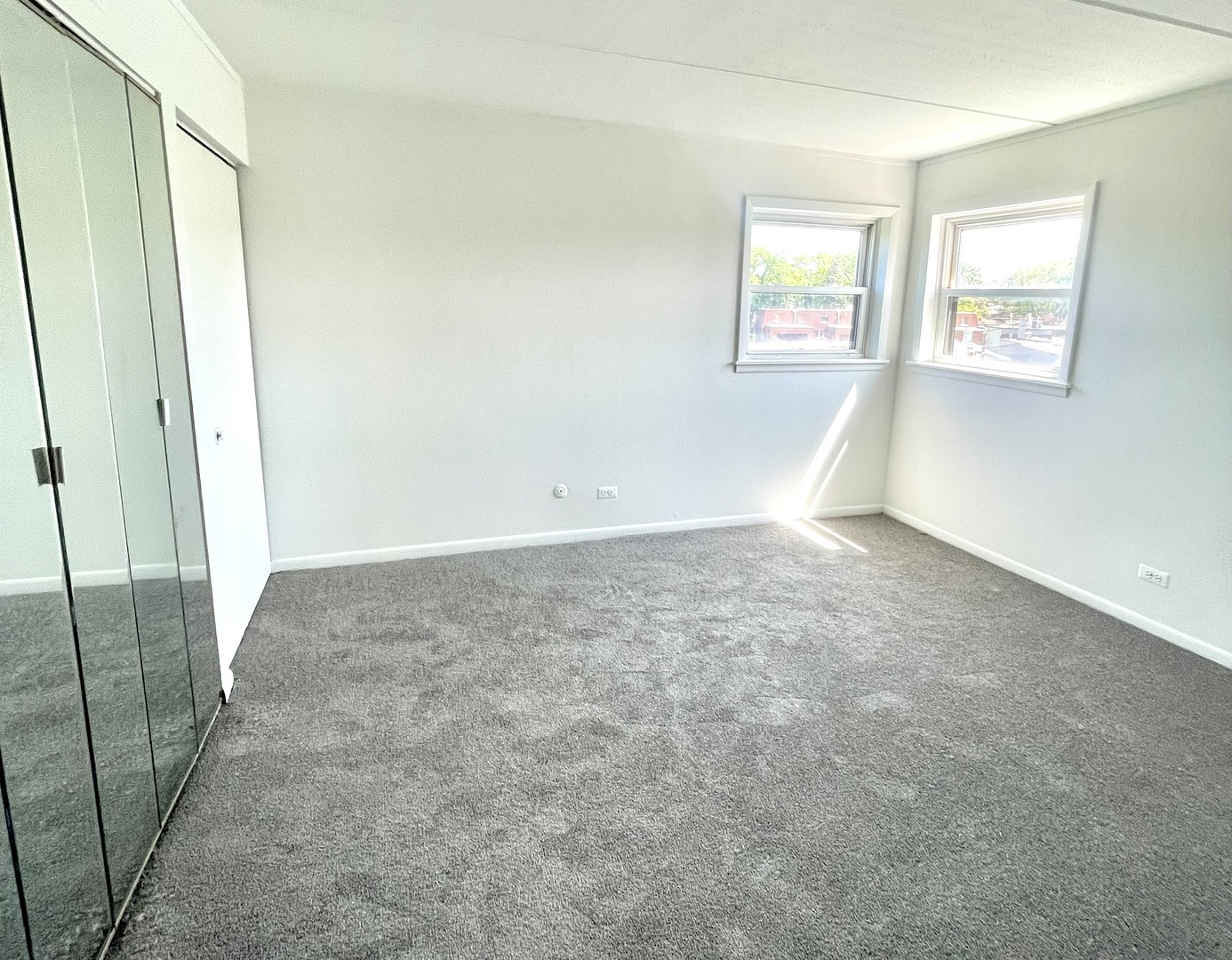 2610 Oakton Street, Unit 9W Park Ridge, IL 60068 - Photo 12 of 14 an empty room with windows