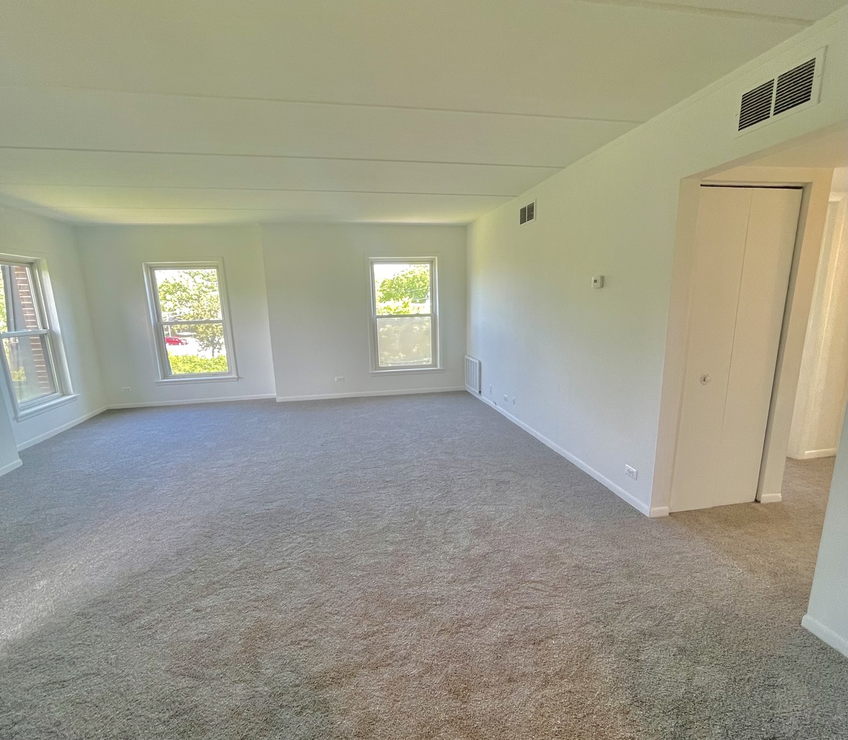 2610 Oakton Street, Unit 9W Park Ridge, IL 60068 - Photo 4 of 14 an empty room with windows and closet
