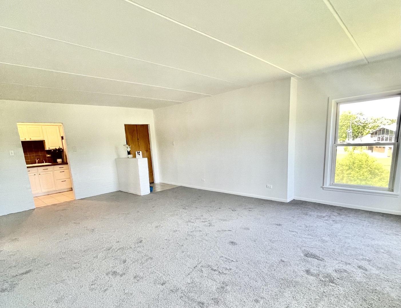 2610 Oakton Street, Unit 9W Park Ridge, IL 60068 - Photo 5 of 14 an empty room with windows