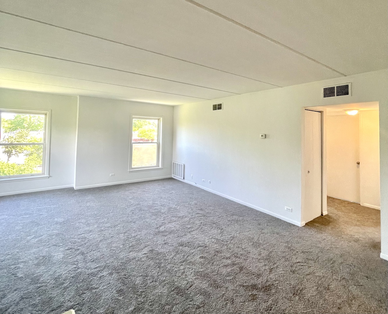 2610 Oakton Street, Unit 9W Park Ridge, IL 60068 - Photo 8 of 14 an empty room with windows and closet