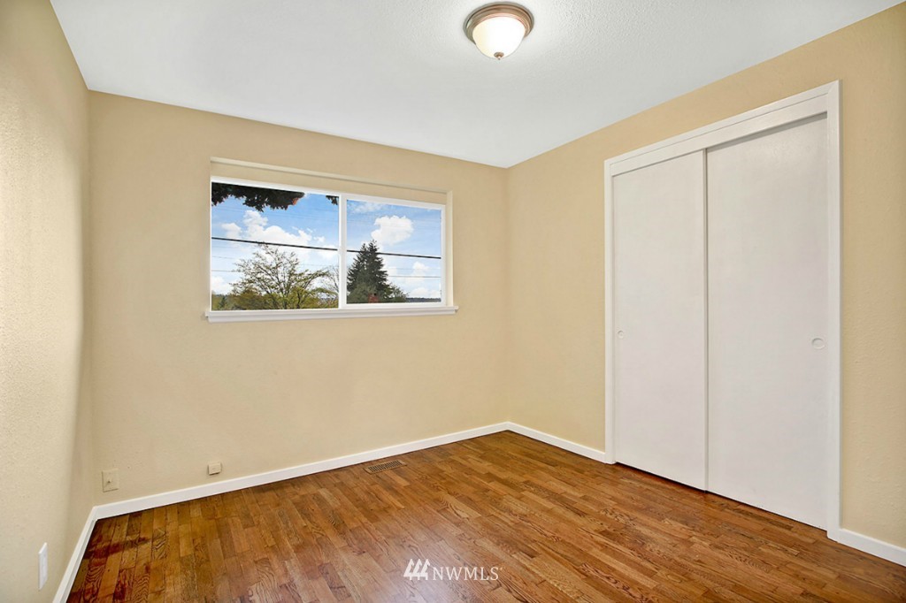 3704 Talbot Road South Renton, WA 98055 - Photo 12 of 16