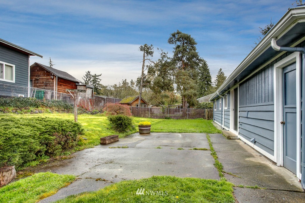 3704 Talbot Road South Renton, WA 98055 - Photo 13 of 16