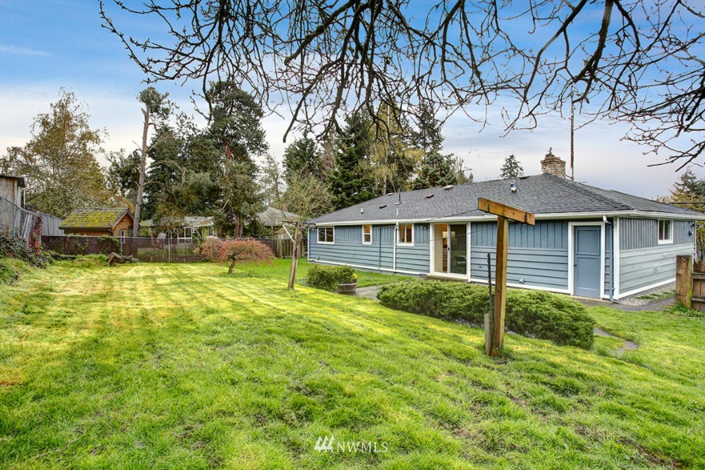 3704 Talbot Road South Renton, WA 98055 - Photo 14 of 16