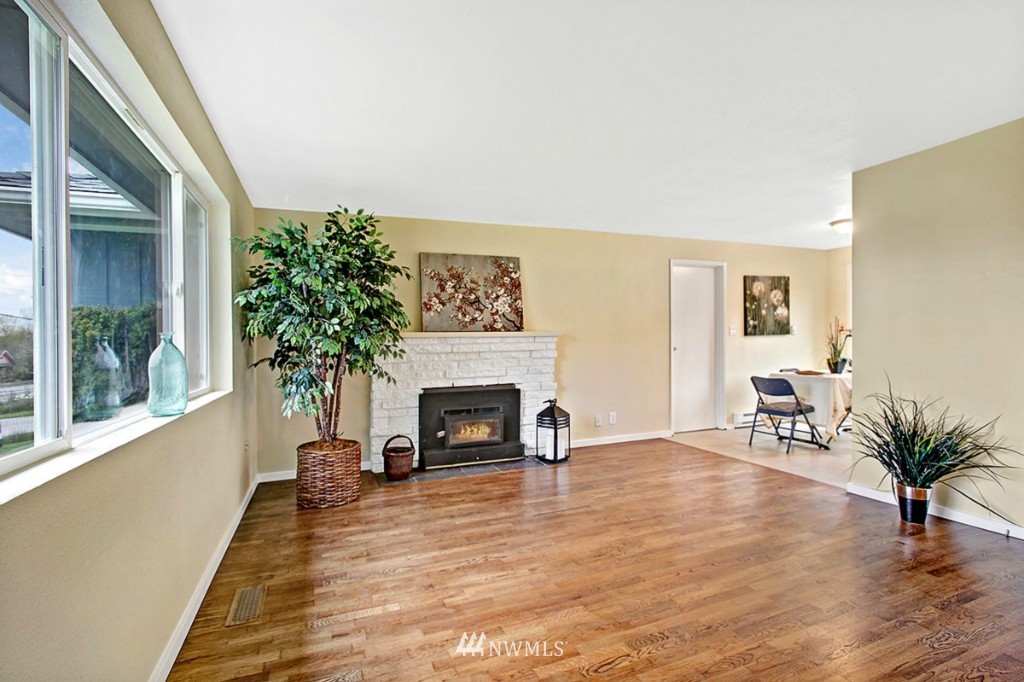 3704 Talbot Road South Renton, WA 98055 - Photo 3 of 16