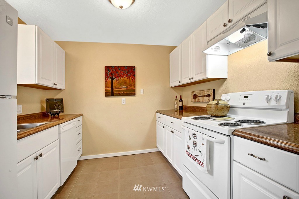 3704 Talbot Road South Renton, WA 98055 - Photo 5 of 16