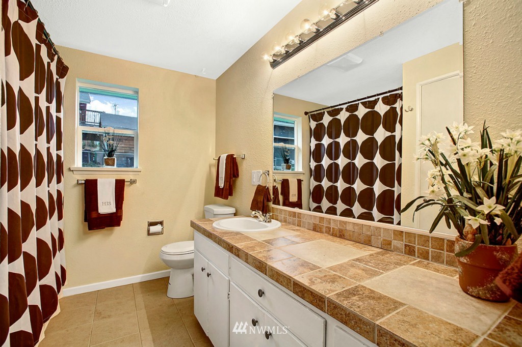 3704 Talbot Road South Renton, WA 98055 - Photo 9 of 16
