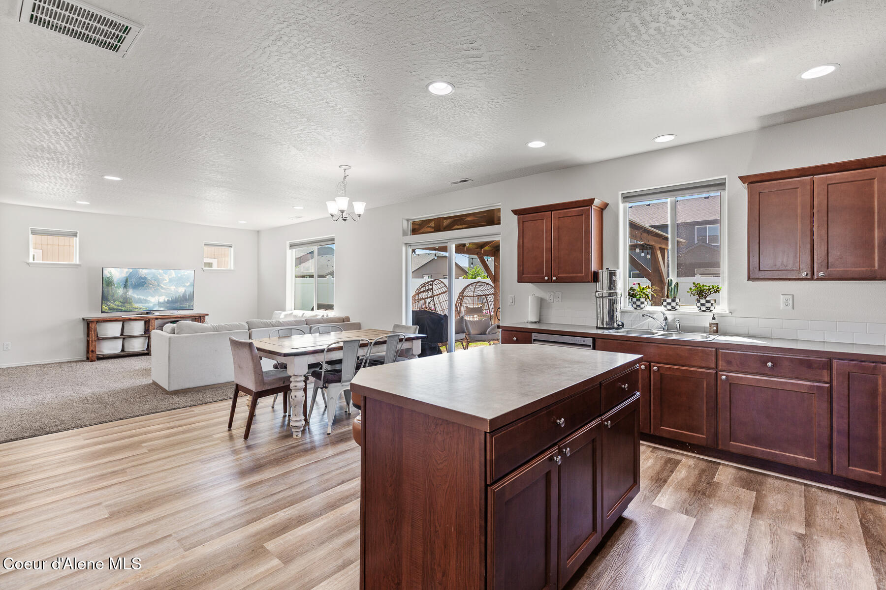6104 West Alliance Street Rathdrum, ID 83858 - Photo 10 of 27 Kitchen