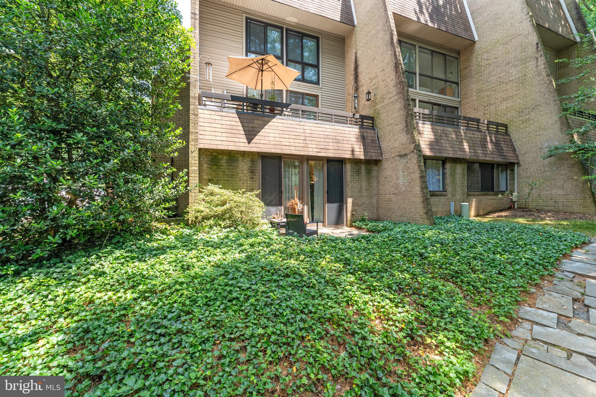 11617 Windbluff Court, Unit 9B Reston, VA 20191 - Photo 4 of 46 Exterior rear