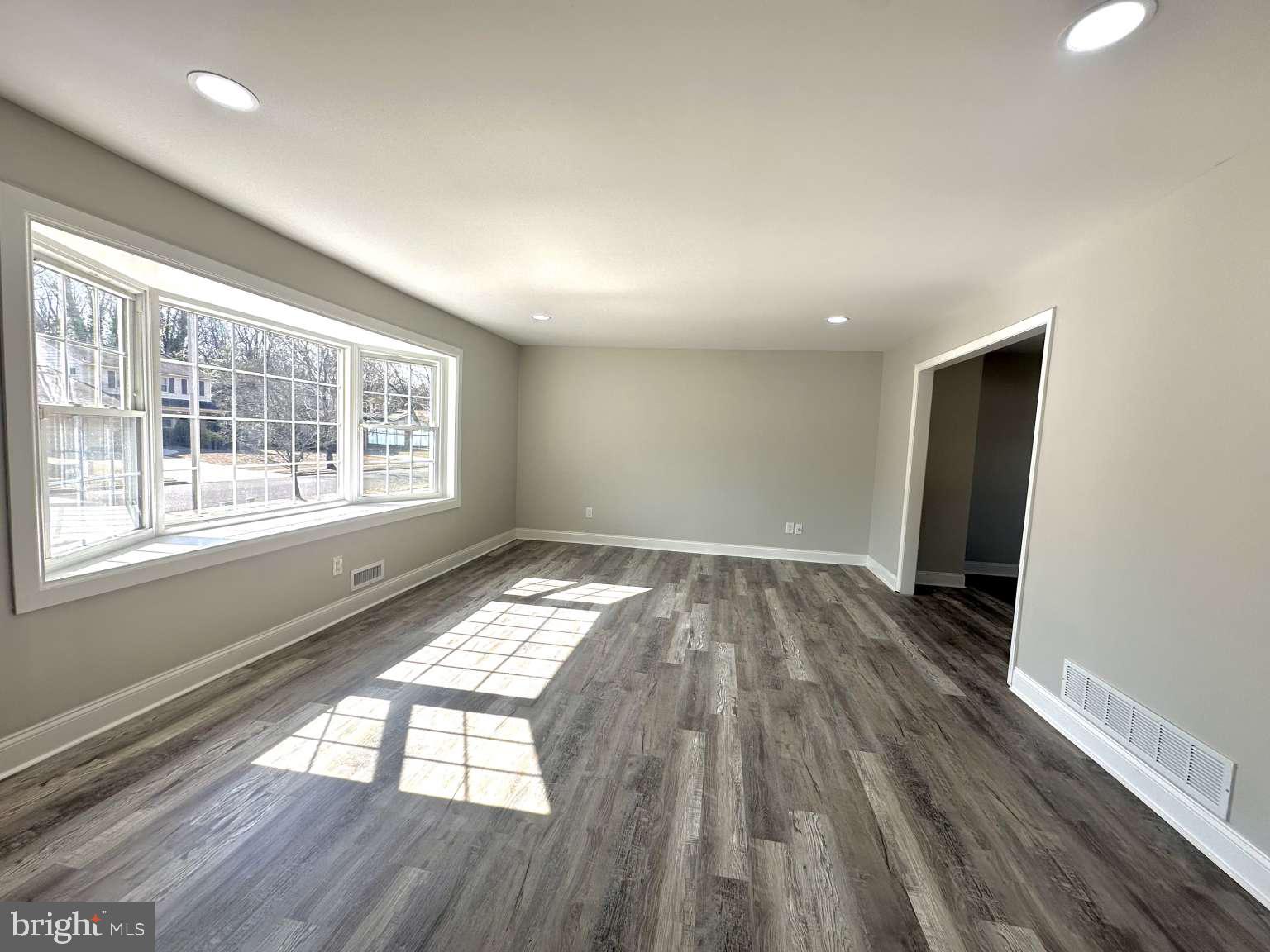 28 Millbridge Road Clementon, NJ 08021 - Photo 5 of 25