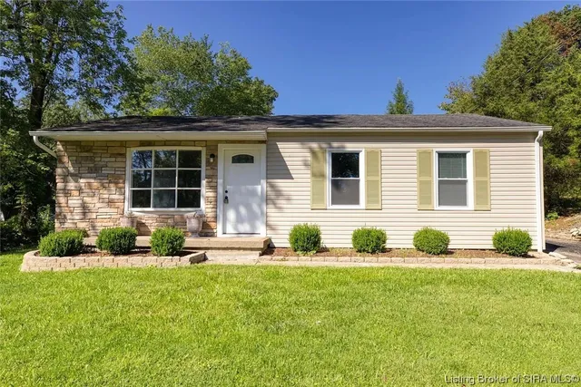 $1,695 | 410 Lone Oak Drive, New Albany, IN 47150