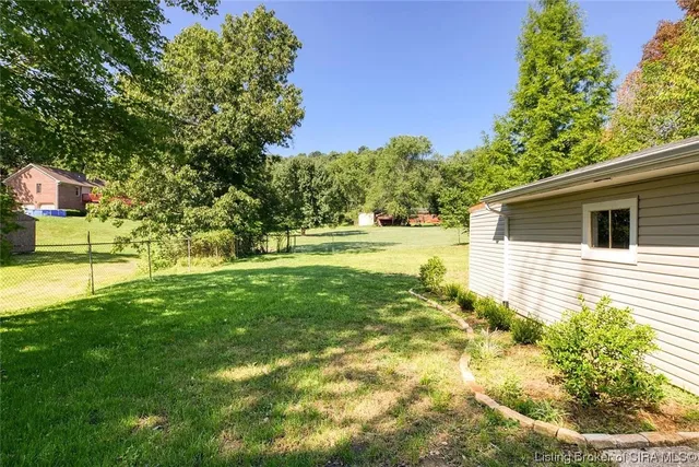 $1,695 | 410 Lone Oak Drive, New Albany, IN 47150