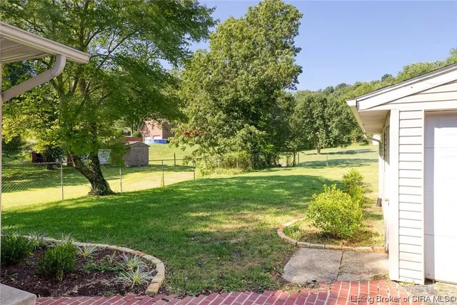 $1,695 | 410 Lone Oak Drive, New Albany, IN 47150