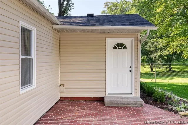 $1,695 | 410 Lone Oak Drive, New Albany, IN 47150