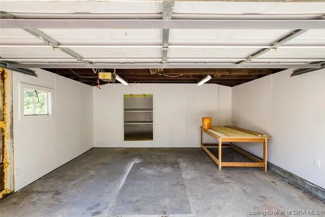 $1,695 | 410 Lone Oak Drive, New Albany, IN 47150