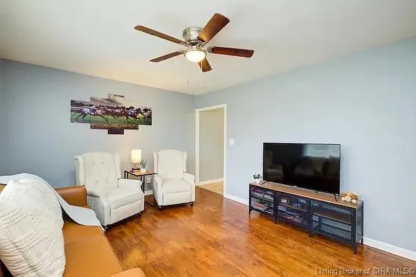 $1,695 | 410 Lone Oak Drive, New Albany, IN 47150