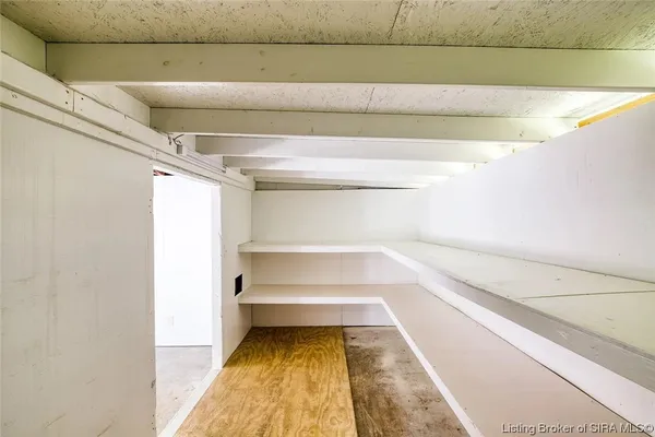 $1,695 | 410 Lone Oak Drive, New Albany, IN 47150