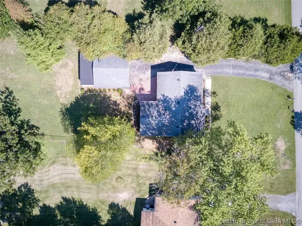 $1,695 | 410 Lone Oak Drive, New Albany, IN 47150