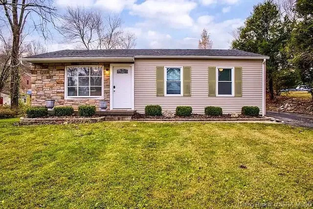 $1,695 | 410 Lone Oak Drive, New Albany, IN 47150