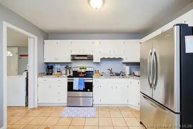 $1,695 | 410 Lone Oak Drive, New Albany, IN 47150