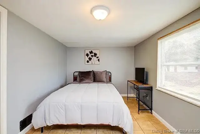 $1,695 | 410 Lone Oak Drive, New Albany, IN 47150