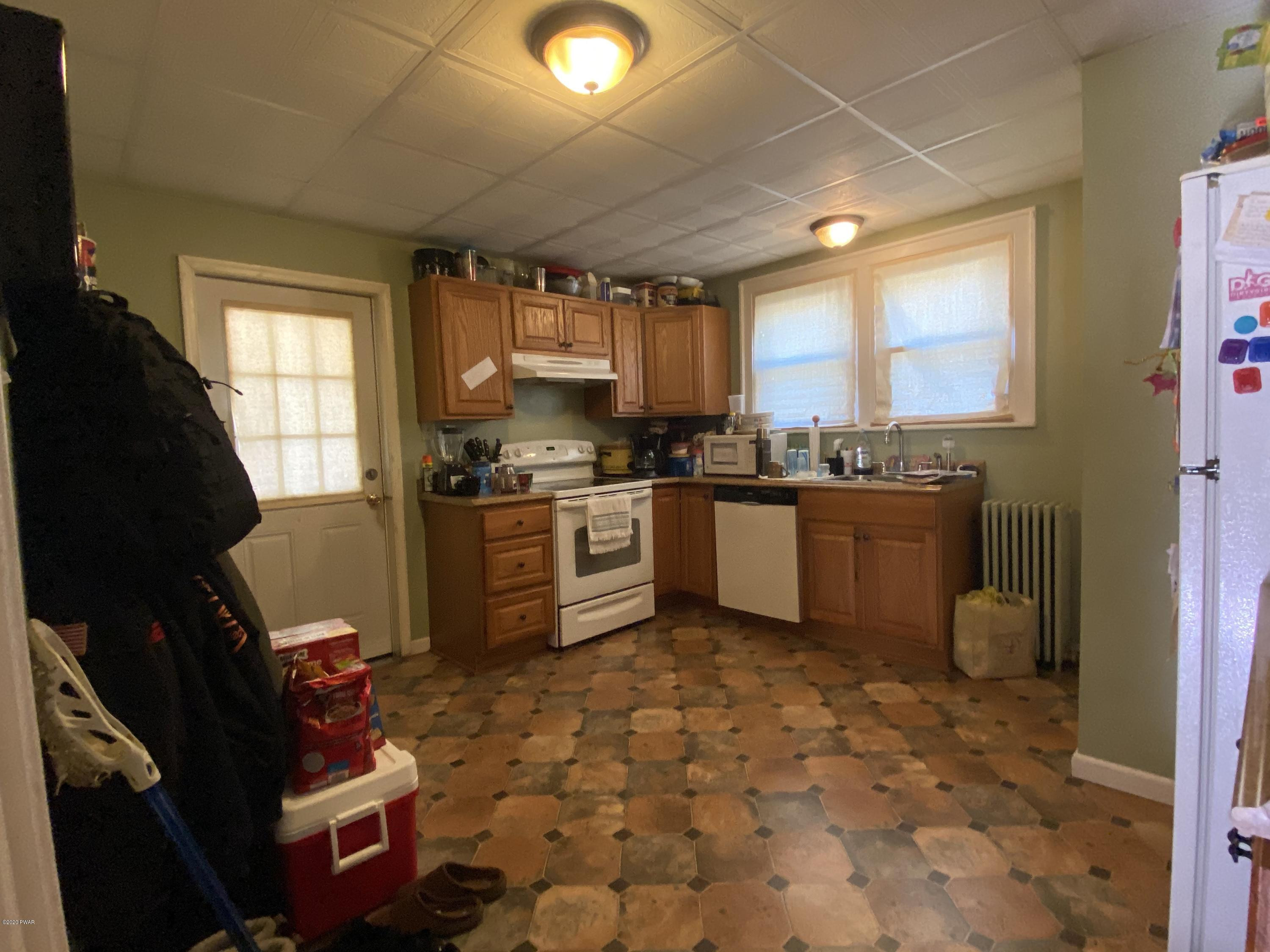 101 Ridge Avenue Hawley, PA 18428 - Photo 5 of 29 IMG_0775