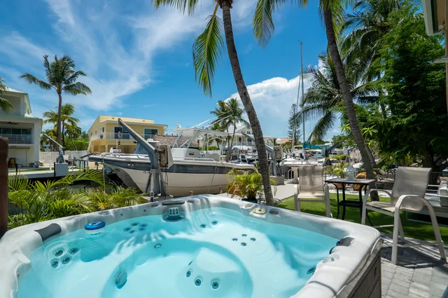 $1,649,000 | 19 North Drive, Key Largo, FL 33037