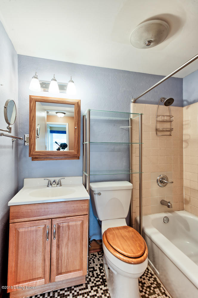 7208 Woolrich Road Louisville, KY 40222 - Photo 22 of 42 Central Hallway Bath
