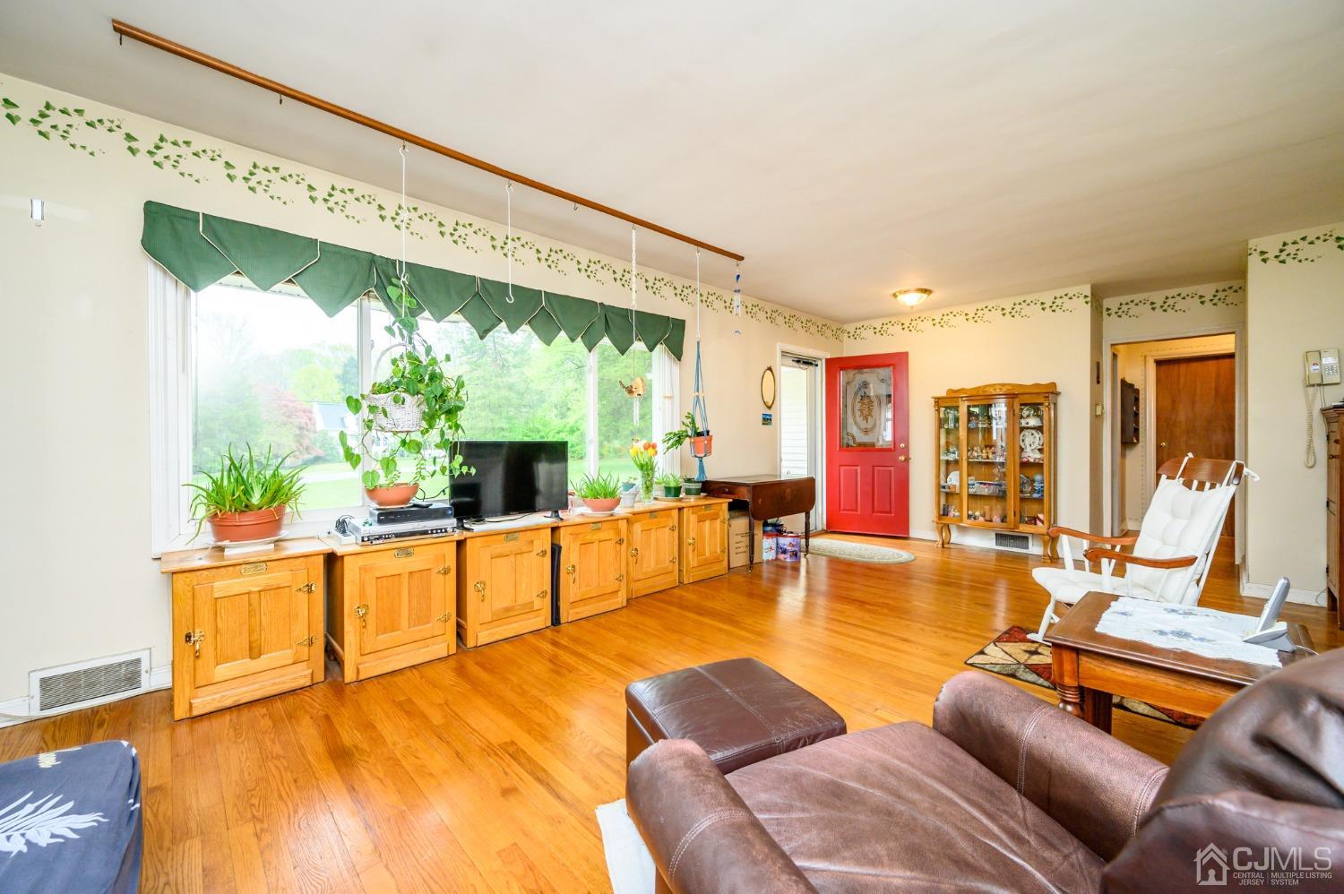106 Old Croton Road Flemington, NJ 08822 - Photo 4 of 25 Gallery Image 4
