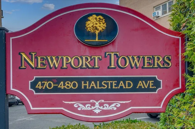 a sign that is sitting on a brick wall