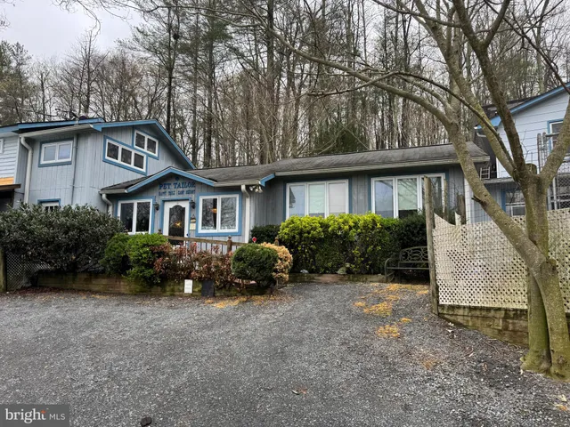 $850,000 | 20 Victory Lane, Castleton, VA 22716