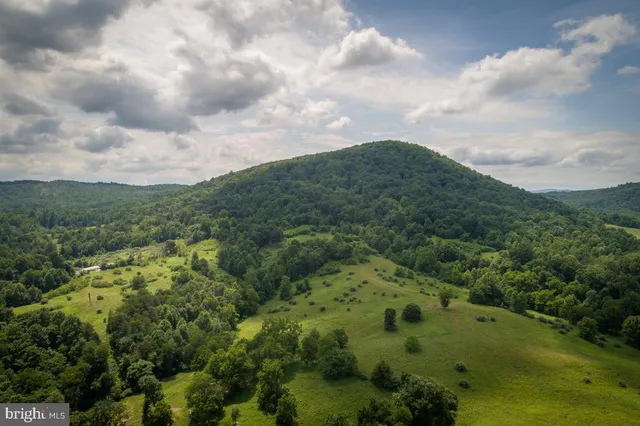 $850,000 | 20 Victory Lane, Castleton, VA 22716
