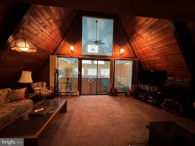 $850,000 | 20 Victory Lane, Castleton, VA 22716