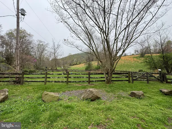 $850,000 | 20 Victory Lane, Castleton, VA 22716