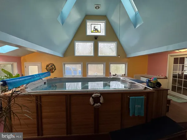 $850,000 | 20 Victory Lane, Castleton, VA 22716