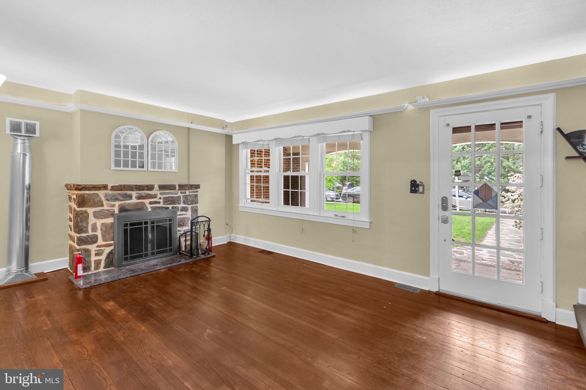 16 Somerset Road Baltimore, MD 21228 - Photo 6 of 44 Gallery Image 6