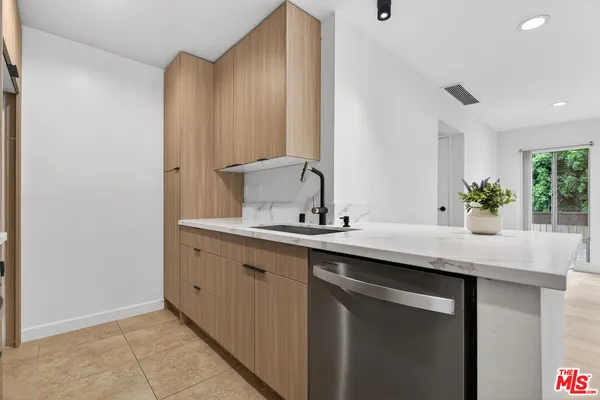 $398,000 | 8601 International Avenue, Unit 122, Canoga Park, CA 91304