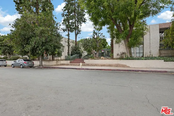 $398,000 | 8601 International Avenue, Unit 122, Canoga Park, CA 91304