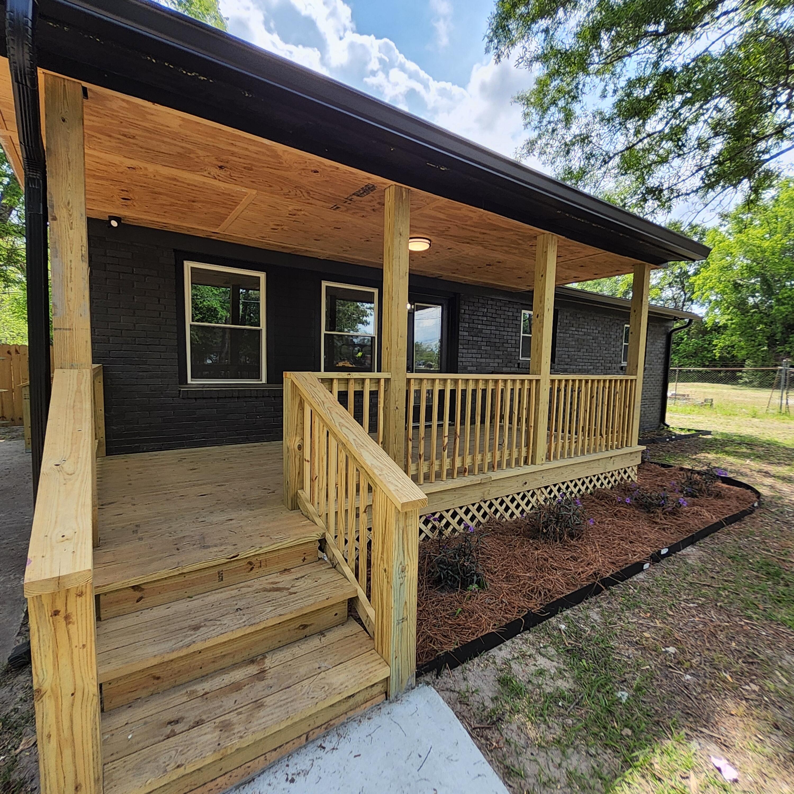 202 East Huggins Street Manning, SC 29102 - Photo 3 of 21