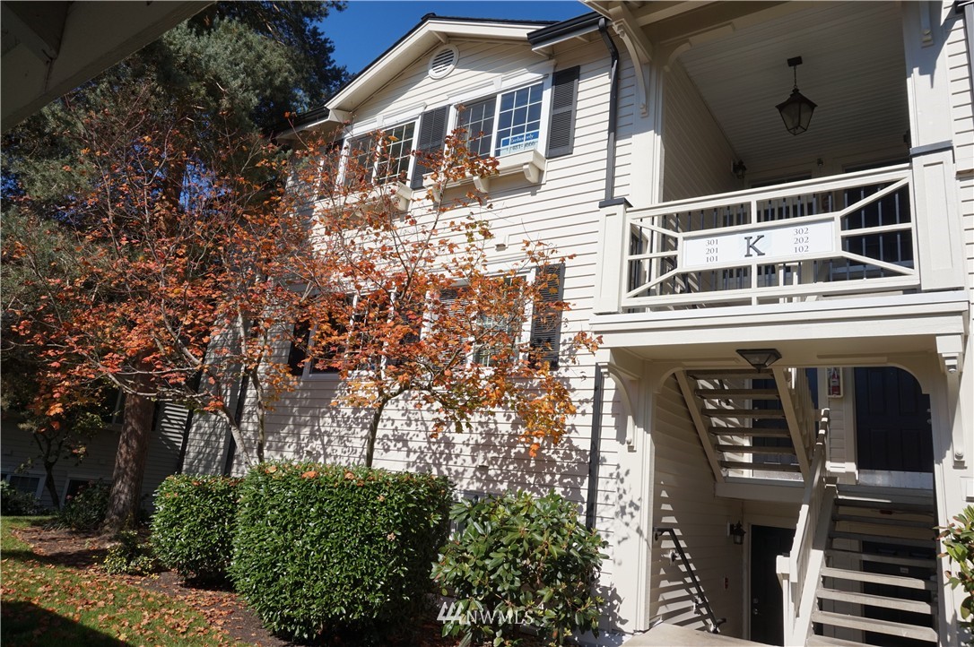 12404 East Gibson Road, Unit K301 Everett, WA 98204 - Photo 1 of 23