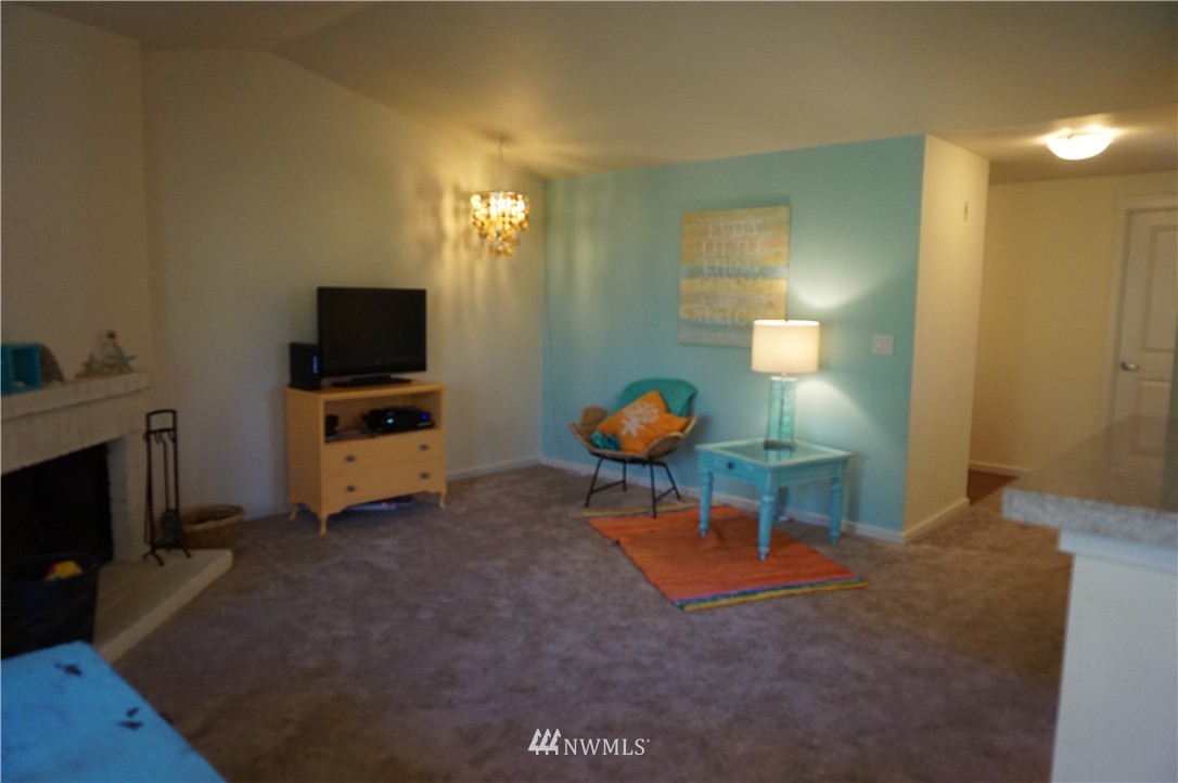 12404 East Gibson Road, Unit K301 Everett, WA 98204 - Photo 4 of 23