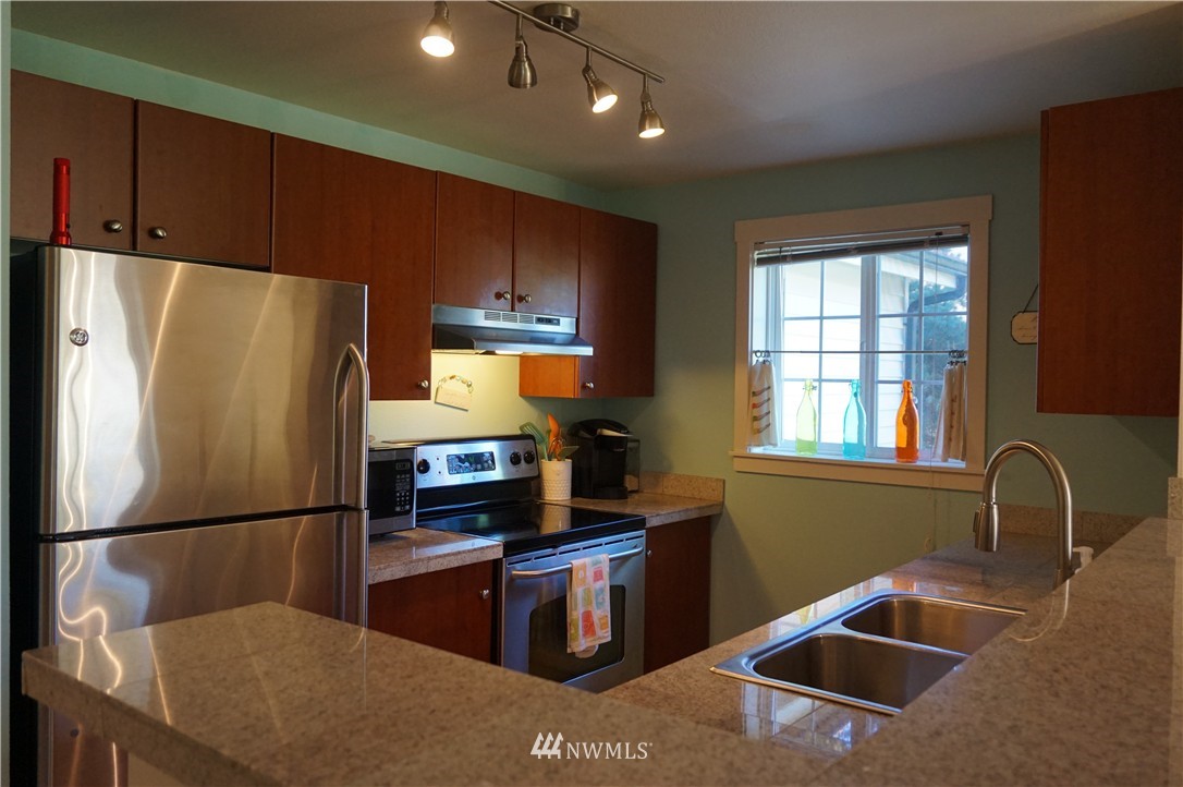 12404 East Gibson Road, Unit K301 Everett, WA 98204 - Photo 6 of 23